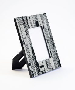 B&W – Khung ảnh để bàn sơn mài